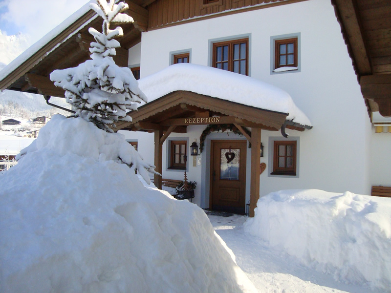 Schnee im Winterurlaub Tirol