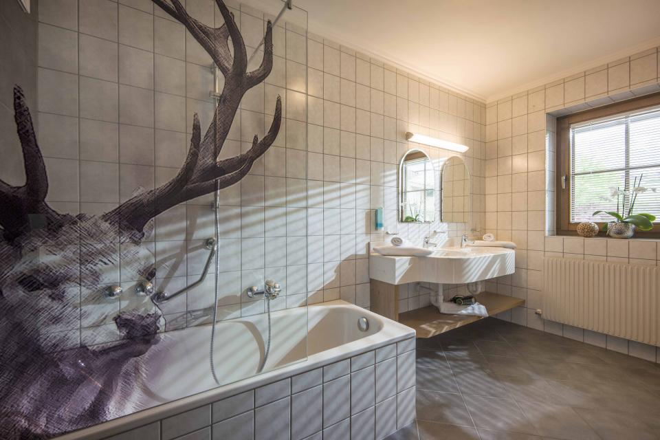 Geräumige Badezimmer in den Appartements Schedererhaus