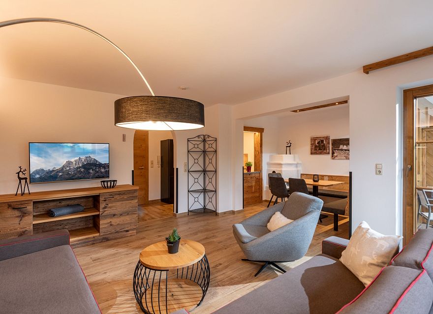 Appartements_Schedererhaus_Marchstrasse_3_Going_05_2025_Appartement_4_Bergsonne_Wohnraum_1