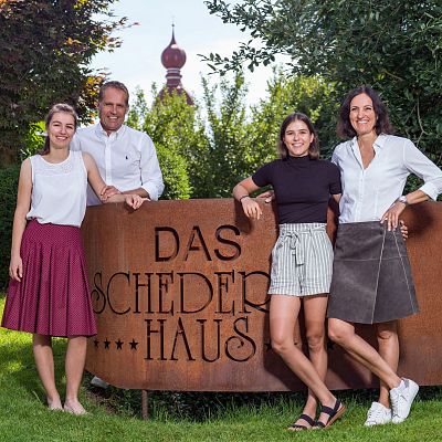 schedererhaus-marchstrasse-3-going-08-2021-familienportrait-2
