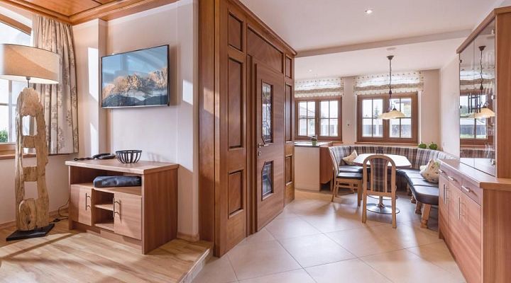 2021422135411512-appartement-schedererhaus-marchstrasse-3-going-05-2021-appartement-9-wohnzimmer-sitzecke