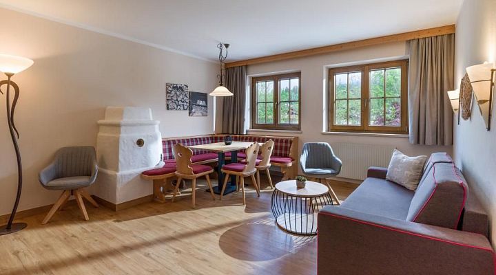 20224258552434-schedererhausxmarchstrassex3xgoingx05x2022xappartementx6xherzblutxwohnzimmer